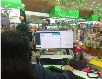 Farmacia Central - Estante de medicamentos